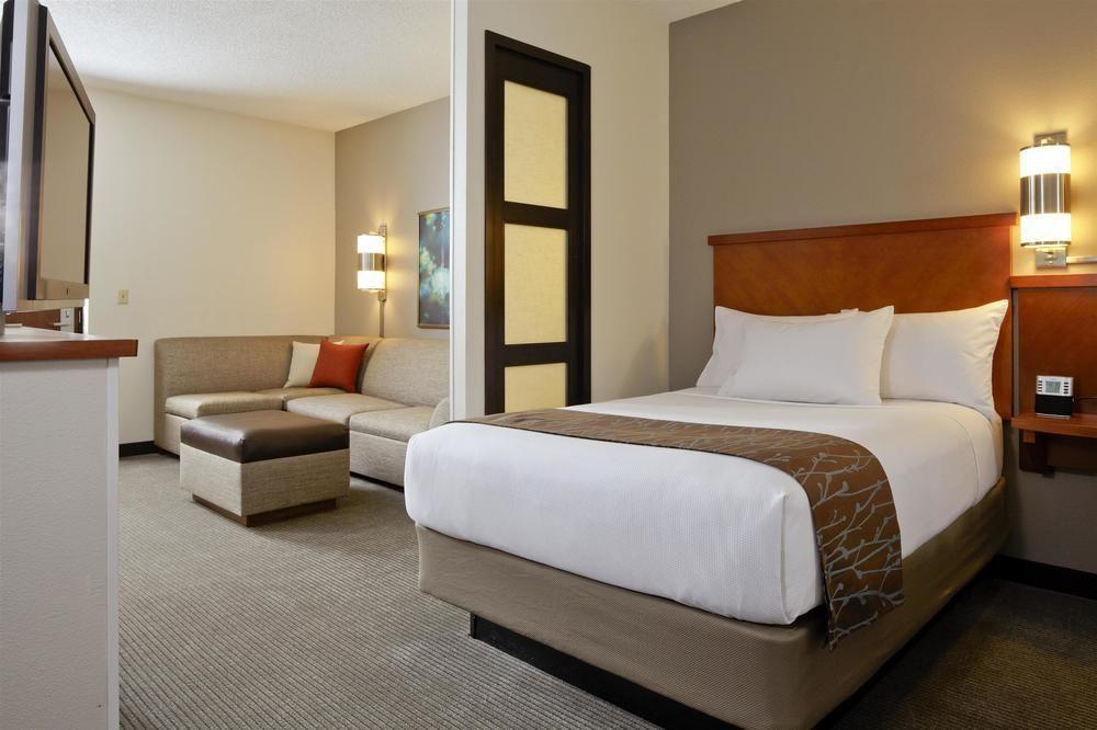 Hyatt Place Detroit/Livonia Exteriör bild