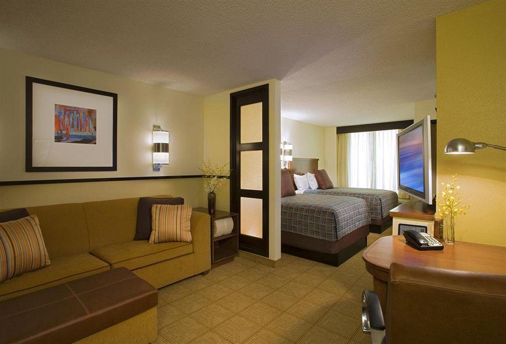 Hyatt Place Detroit/Livonia Exteriör bild